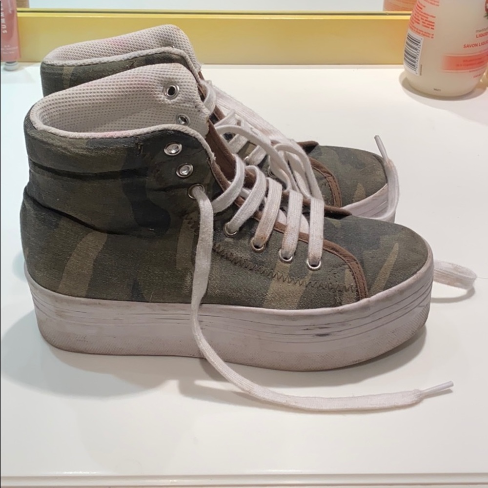 Camo print platform sneakers